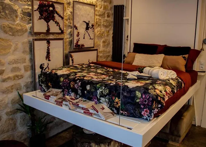 Tiny Gallery Gare Montparnasse Paris